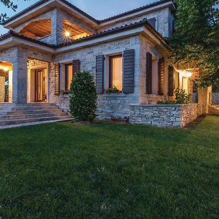 Gorgeous Home In Gorica With Kitchen