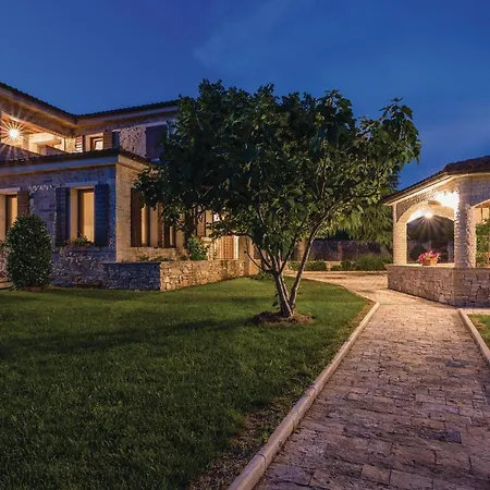 Gorgeous Home In Gorica With Kitchen Ferienhaus *