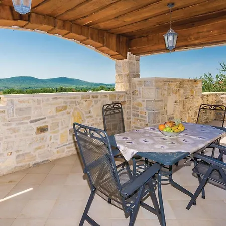 Ferienhaus Gorgeous Home In Gorica With Kitchen