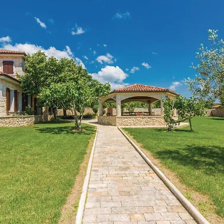 Ferienhaus Gorgeous Home In Gorica With Kitchen