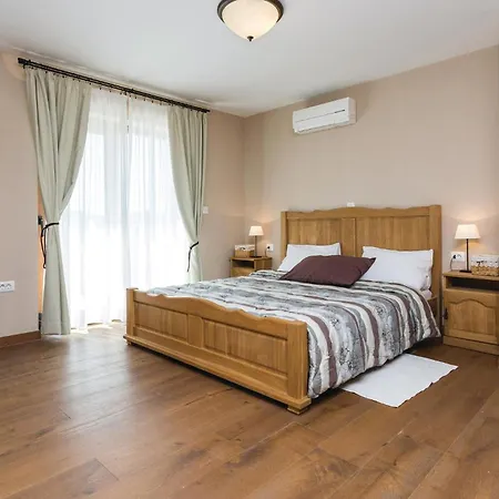 Gorgeous Home In Gorica With Kitchen