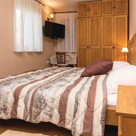 Ferienhaus Gorgeous Home In Gorica With Kitchen