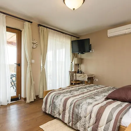 Gorgeous Home In Gorica With Kitchen