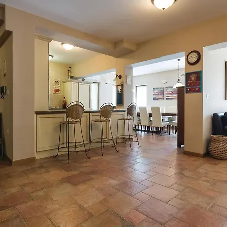 Gorgeous Home In Gorica With Kitchen *